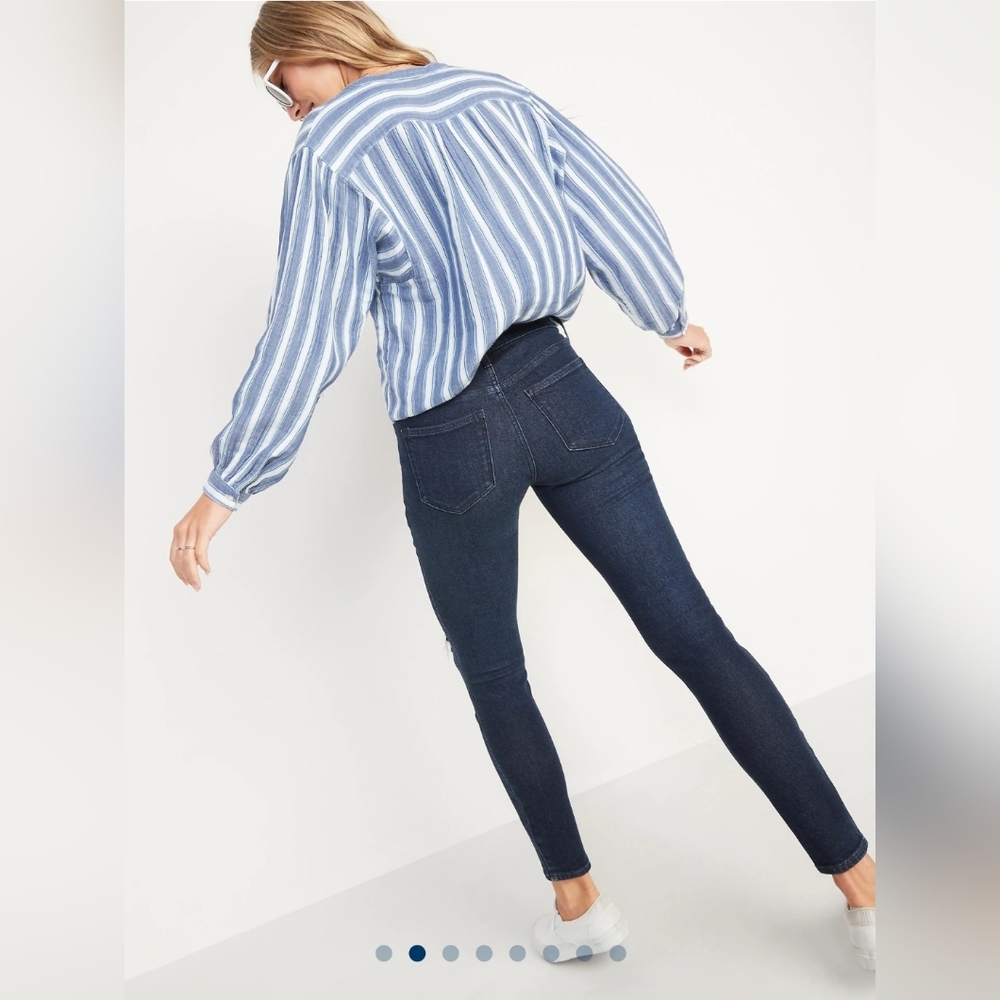 Old Navy Rockstar Super Skinny Jeans (Petite) - Picture 3 of 9